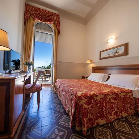 Hotel Progresso Сан-Бенедетто-дель-Тронто Екстер'єр фото
