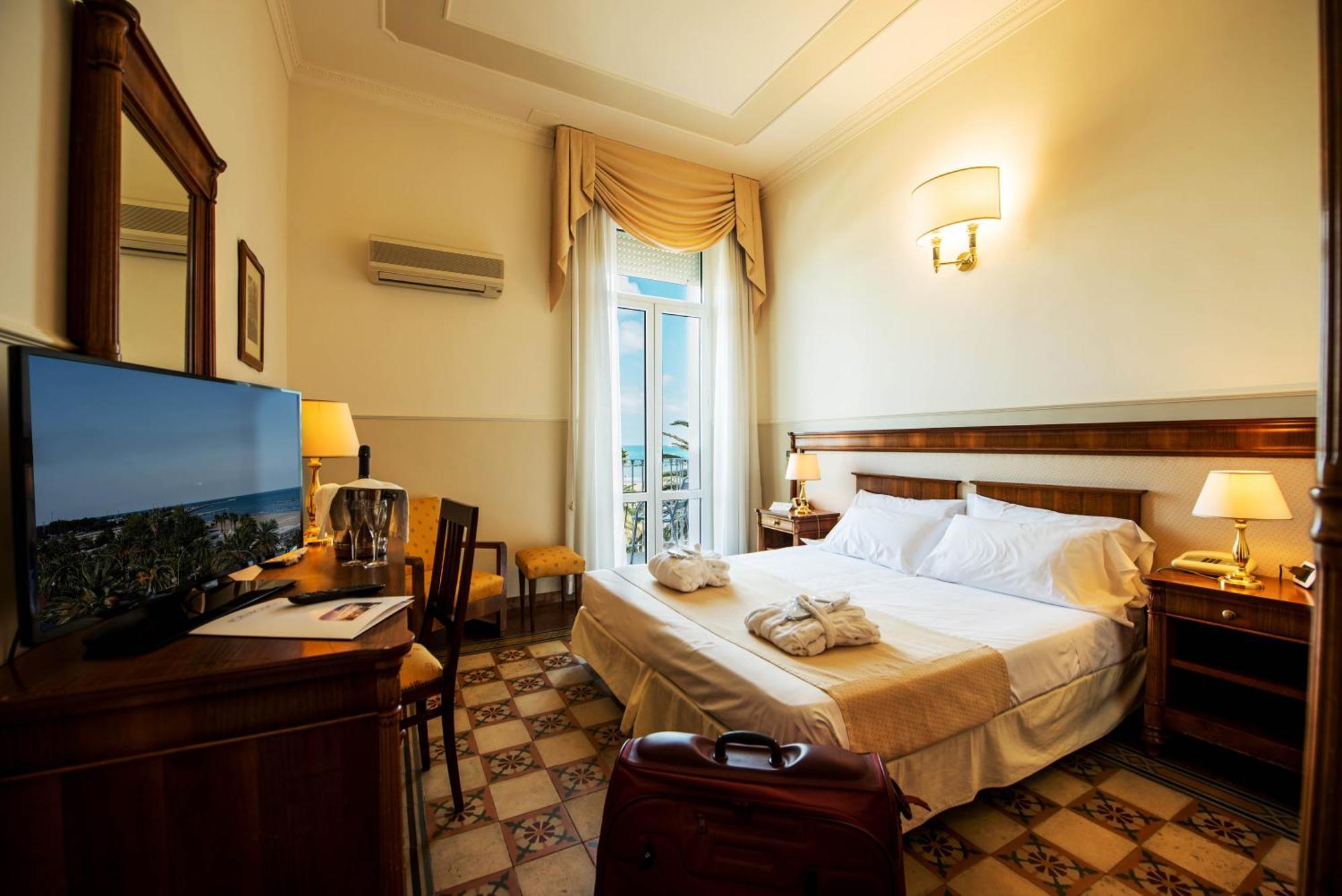 Hotel Progresso Сан-Бенедетто-дель-Тронто Екстер'єр фото