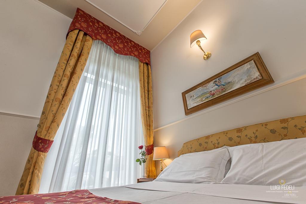 Hotel Progresso Сан-Бенедетто-дель-Тронто Екстер'єр фото